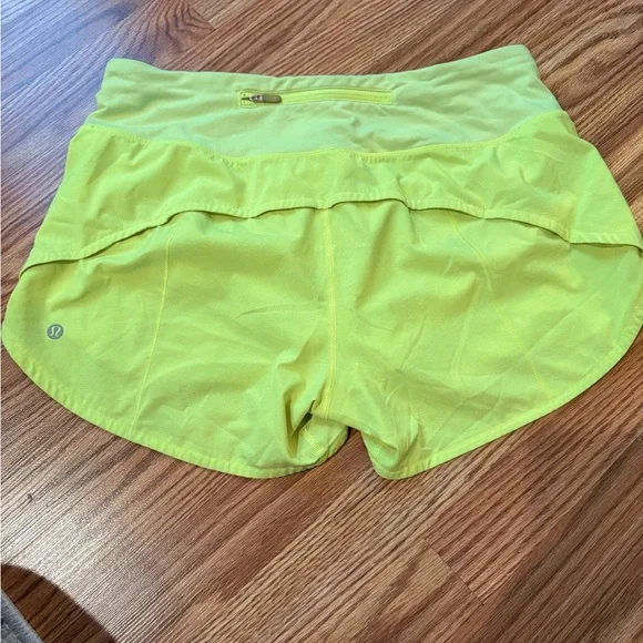 Lululemon Speed Up Mid-rise lined shorts - Picture 2 of 4